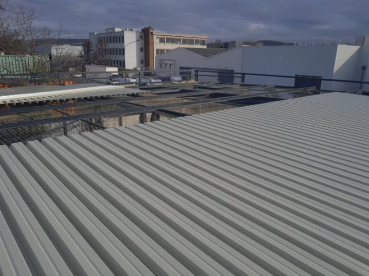 Pour vos chantiers industriels confiez votre toiture aux mains experts de nos couvreurs Cobatec