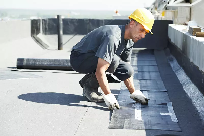 ouvrier sur un chantier